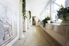 Hollywood Media Hotel