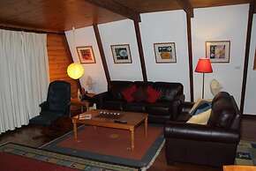 Green Leaves Cabin