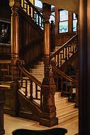 Neighbourgood Sutter Mansion