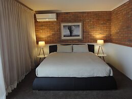 Summerhill Motor Inn