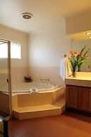 Summerhill Motor Inn