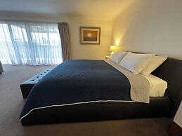 Summerhill Motor Inn