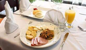 Hotel Cristina Suites