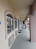 Camelot Inn & Suites Highway 290 NW Freeway