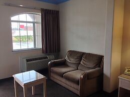 Camelot Inn & Suites Highway 290 NW Freeway