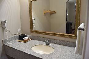 Camelot Inn & Suites Highway 290 NW Freeway