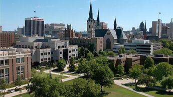 The Brewhouse Inn & Suites