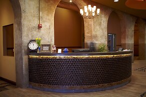 The Brewhouse Inn & Suites