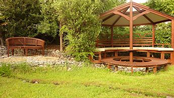 Joya Garden & Villa Studios