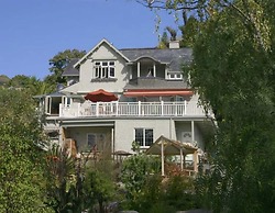 Joya Garden & Villa Studios