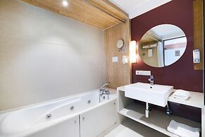 7 Apple Hotel Pimpri Pune