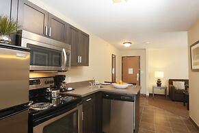 Pomeroy Inn & Suites at Olds