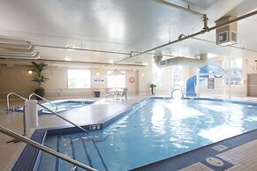 Pomeroy Inn & Suites at Olds