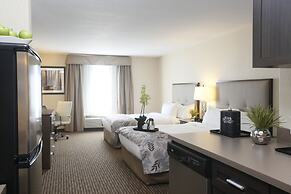 Pomeroy Inn & Suites at Olds