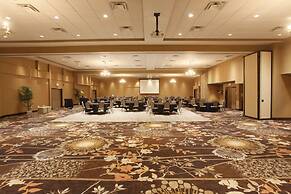 Pomeroy Inn & Suites at Olds