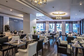 Loumage Hotel & Suites