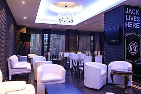 Loumage Hotel & Suites