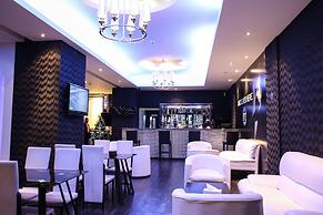 Loumage Hotel & Suites