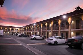 Rodeway Inn & Suites