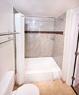 Rodeway Inn & Suites