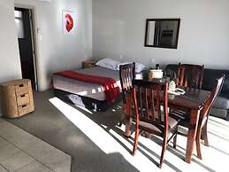 Absolute Lakeview Motel