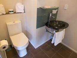 Absolute Lakeview Motel