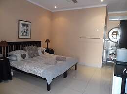 Old Mill Lodge, Working Ostrich Farm & Restaurant, Oudtshoorn