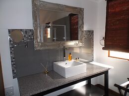 Old Mill Lodge, Working Ostrich Farm & Restaurant, Oudtshoorn