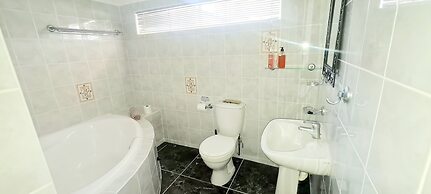 Old Mill Lodge, Working Ostrich Farm & Restaurant, Oudtshoorn