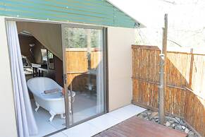 Old Mill Lodge, Working Ostrich Farm & Restaurant, Oudtshoorn