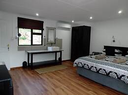 Old Mill Lodge, Working Ostrich Farm & Restaurant, Oudtshoorn