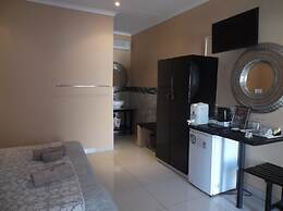 Old Mill Lodge, Working Ostrich Farm & Restaurant, Oudtshoorn