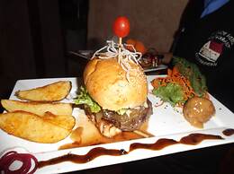 Old Mill Lodge, Working Ostrich Farm & Restaurant, Oudtshoorn