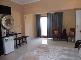 Old Mill Lodge, Working Ostrich Farm & Restaurant, Oudtshoorn