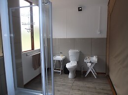 Old Mill Lodge, Working Ostrich Farm & Restaurant, Oudtshoorn