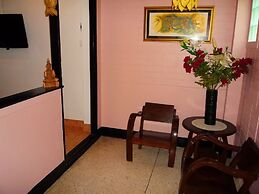Hollanda Montri Guesthouse