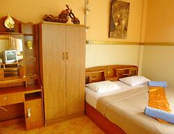 Hollanda Montri Guesthouse