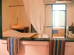 Hollanda Montri Guesthouse