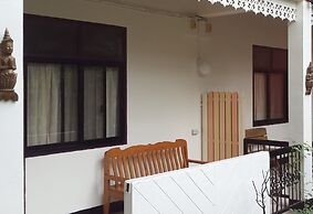 Hollanda Montri Guesthouse