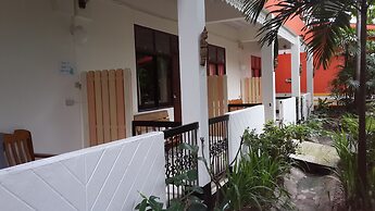 Hollanda Montri Guesthouse