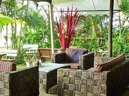 Hollanda Montri Guesthouse