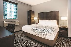La Quinta Inn & Suites by Wyndham Baltimore Downtown