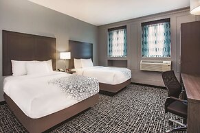 La Quinta Inn & Suites by Wyndham Baltimore Downtown