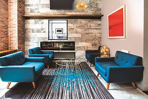 La Quinta Inn & Suites by Wyndham Baltimore Downtown