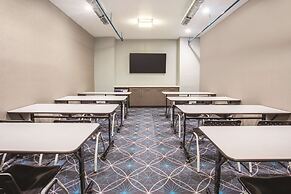 La Quinta Inn & Suites by Wyndham Baltimore Downtown