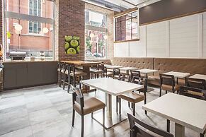 La Quinta Inn & Suites by Wyndham Baltimore Downtown