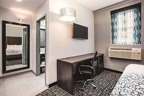 La Quinta Inn & Suites by Wyndham Baltimore Downtown