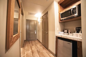 Driftwood Lodge