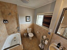 Tui Oaks Motel