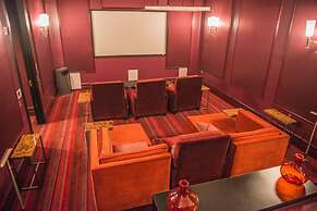 Crystal Quarters Furnished Apartments At The Gramercy